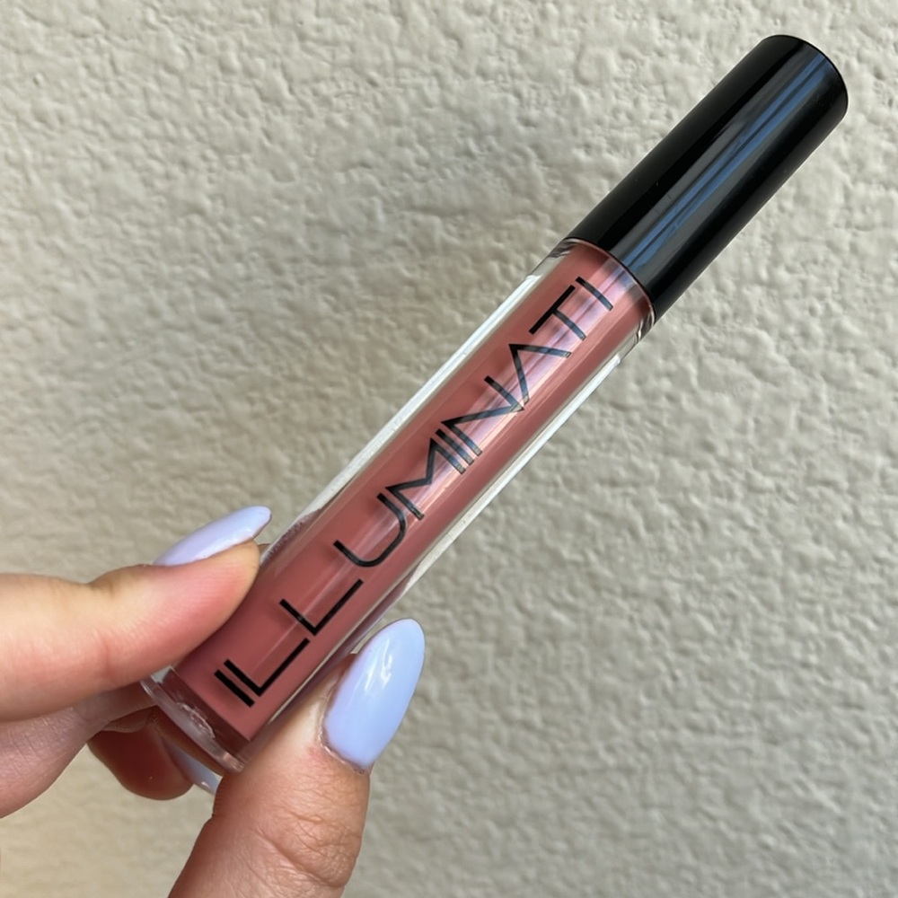 Nude lip gloss